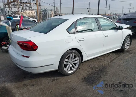 2019 Volkswagen Passat 2.0T Wolfsburg Edition z USA, uszkodzony, nr VIN 1VWLA7A33KC014503